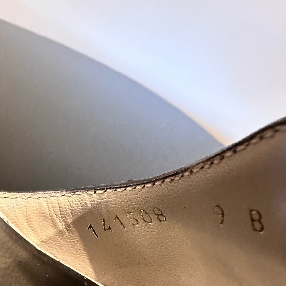 Authentic Vintage Rare Luxury Minimalist Hysteria Crest Gucci Sandals - Picture 9 of 17